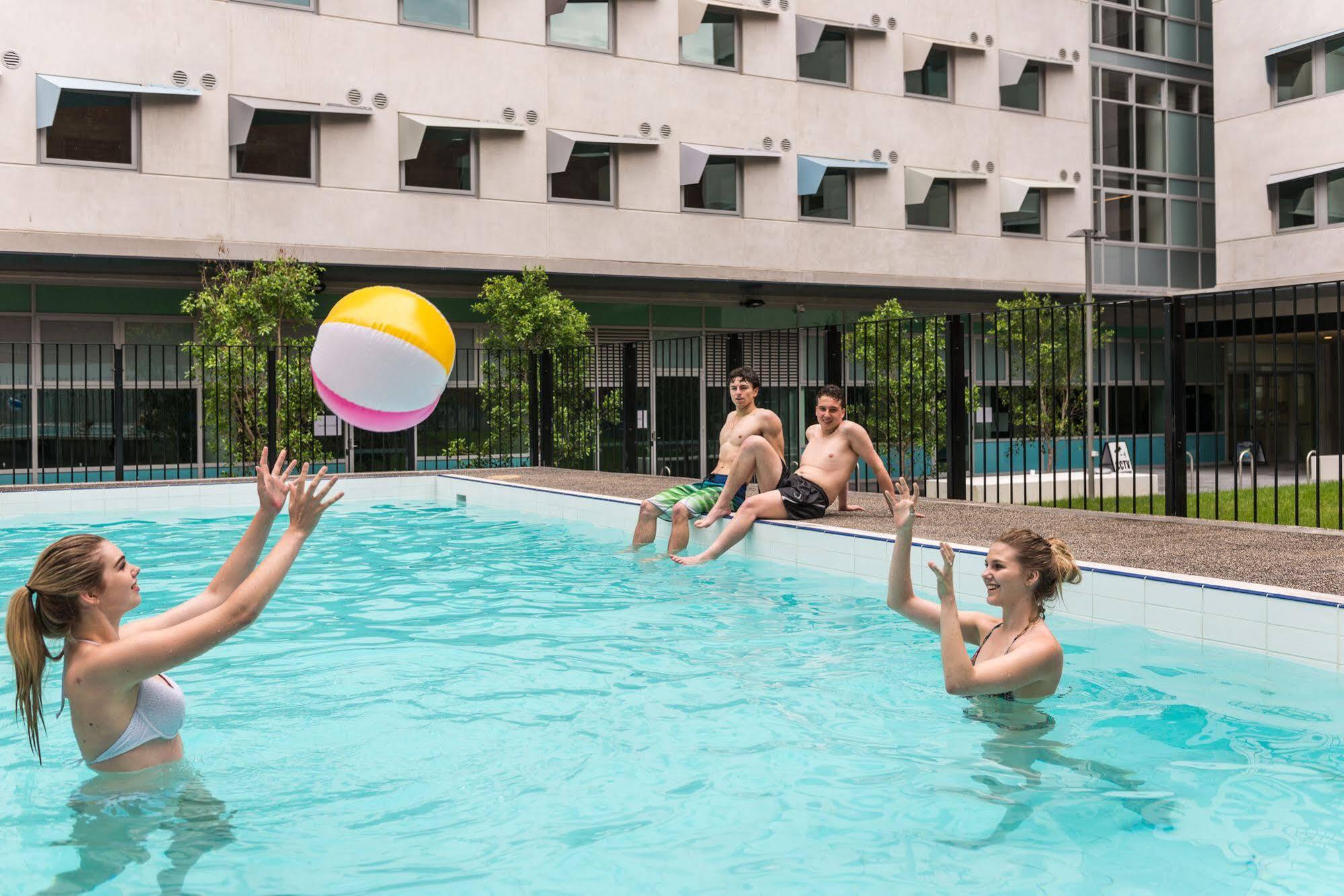 Student Village Melbourne Luaran gambar